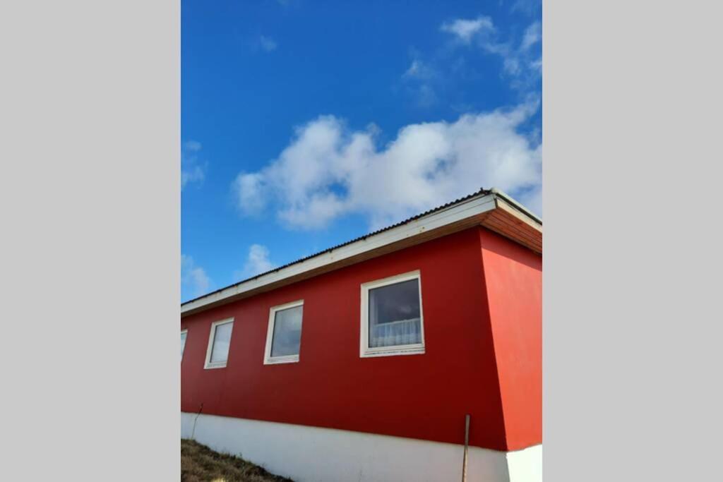 The Red House Near The Sea Διαμέρισμα Njarthvik Εξωτερικό φωτογραφία